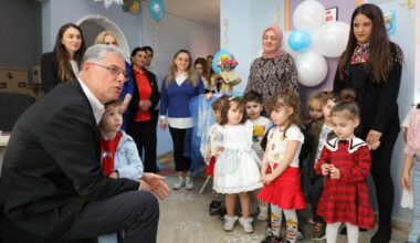 MUDANYA BELEDİYE BAŞKANI DENİZ DALGIÇ’IN İLK BAYRAMLAŞMASI ÇOCUKLARLA