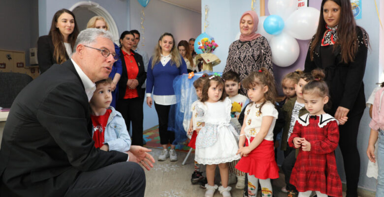 MUDANYA BELEDİYE BAŞKANI DENİZ DALGIÇ’IN İLK BAYRAMLAŞMASI ÇOCUKLARLA