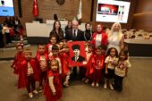 Minikler bayram coşkusunu Başkan Şadi Özdemir ile paylaştı