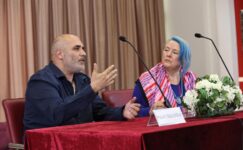 Yazar Özlüoğlu: Edebiyat, unutulanları yaşanır kılıyor