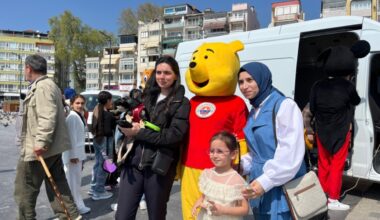 Gemlik’te çocuklar bayramı şeker tadında kutluyor