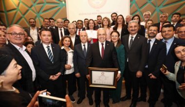 Şadi Özdemir mazbatasını aldı