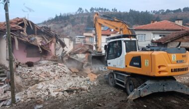 Osmangazi’de metruk bina yıkımları hız kazandı Osmangazi’de metruk bina yıkımları hız kazandı