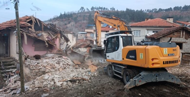 Osmangazi’de metruk bina yıkımları hız kazandı