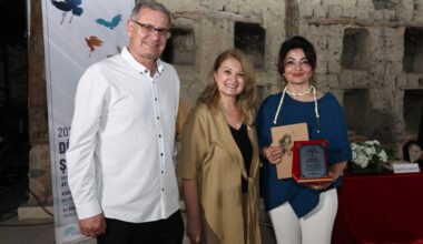 BUYAZ Şiir Onur Ödülü Ayten Mutlu’ya verildi BUYAZ Şiir Onur Ödülü Ayten Mutlu’ya verildi