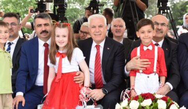 23 NİSAN’DA ÇOCUKLAR BAYRAM ETTİ