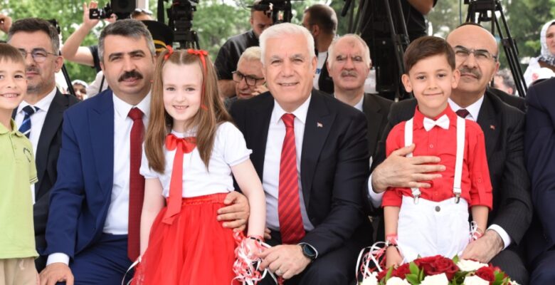 23 NİSAN’DA ÇOCUKLAR BAYRAM ETTİ