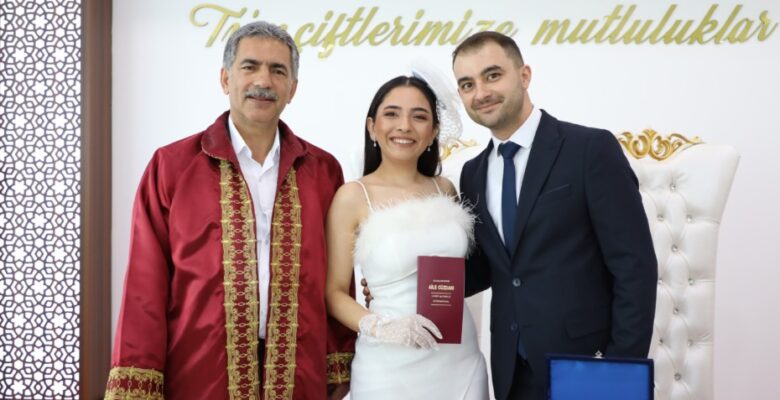 Başkan Deviren ilk nikahını kıydı