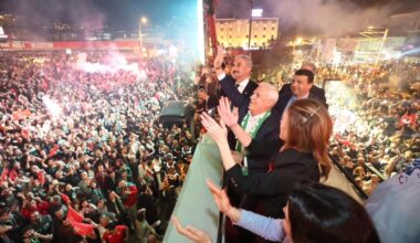 Bozbey’den zafer konuşması: “Bu değişimin kahramanı sizlersiniz” Bozbey’den zafer konuşması: “Bu değişimin kahramanı sizlersiniz”