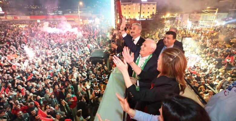 Bozbey’den zafer konuşması: “Bu değişimin kahramanı sizlersiniz”