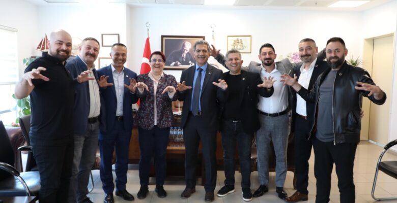 Gemlik Beşiktaş Taraftarları Derneği, Belediye Başkanı Şükrü Deviren’i  ziyaret etti.