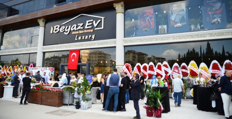 Karbeyaz Ev’e  görkemli açılış