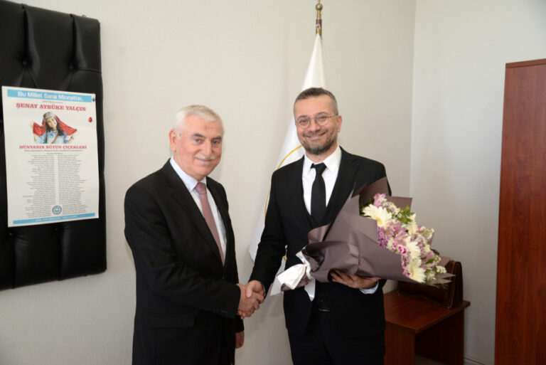 Eğitim Bilimleri Enstitüsü’nde bayrak değişimi