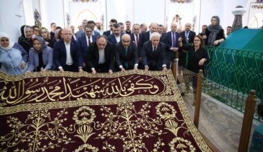 6 asırlık türbenin ‘puşide örtüsü’ yenilendi