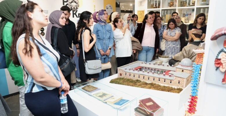 Aile hekimleri önce söyleşi yaptı, sonra tarihte yolculuğa çıktı
