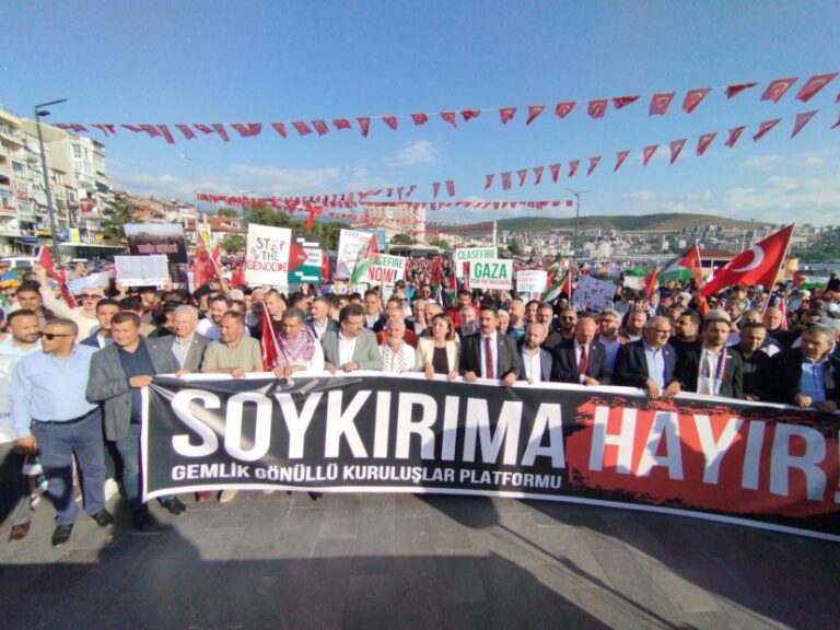 Gemlik’te Gazze’ye Destek Yürüyüşü Yapıldı