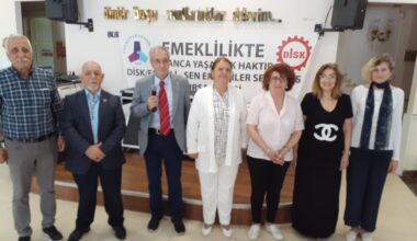BÜYÜK EMEKLİ MİTİNGİ ÖNCESİNDE KAHVALTIDA BULUŞTULAR