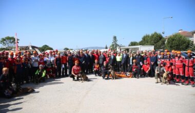 Osmangazi Belediyesi arama kurtarma ekiplerinden nefes kesen tatbikat Osmangazi Belediyesi arama kurtarma ekiplerinden nefes kesen tatbikat