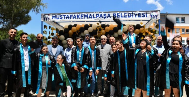 BAŞKAN ERDEM İBN-İ SİNA ÖĞRENCİLERİNİ EN ÖZEL GÜNLERİNDE YALNIZ BIRAKMADI