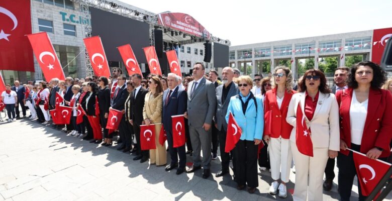 Nilüfer’de 19 Mayıs kutlamaları çelenk töreniyle başladı