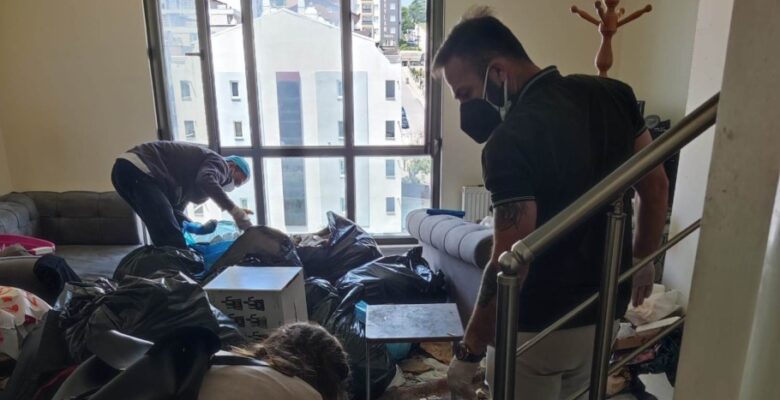 Nilüfer’deki evden 8 ton çöp çıktı
