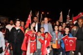 CUMHURİYET GENÇLERİ MUSTAFAKEMALPAŞA’YI AYDINLATTI