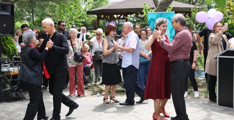 Olgun gençler yetenekleriyle beğeni topladı
