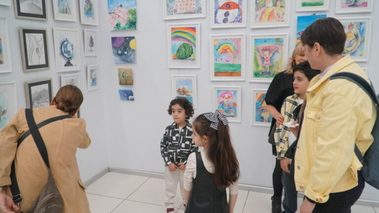 Minik Ressamların Eserleri BAOB’da Sergilendi