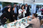 Üniversiteli gençler festivalde eğlenerek stres attı