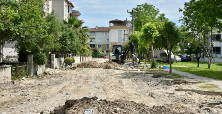 HAYAT KONFORUNU BOZAN YOLLAR TAMAMLANIYOR