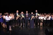 Çocuk ve gençlik korosundan muhteşem performans