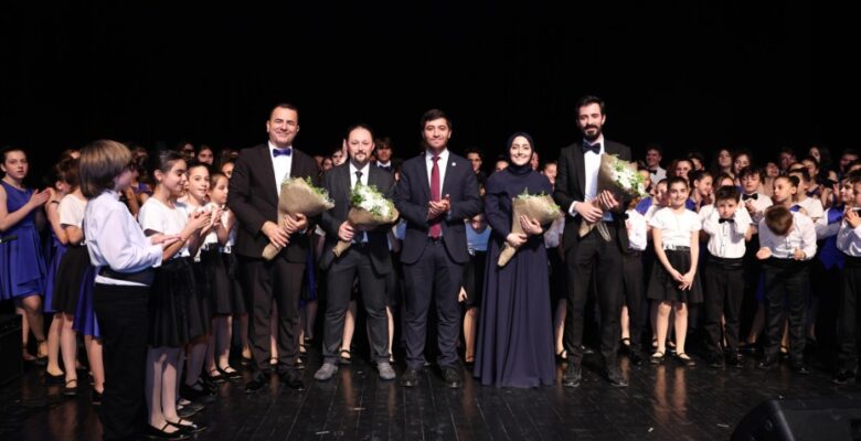 Çocuk ve gençlik korosundan muhteşem performans