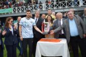 Nilüferli futbolcular şampiyonluk kupasına kavuştu