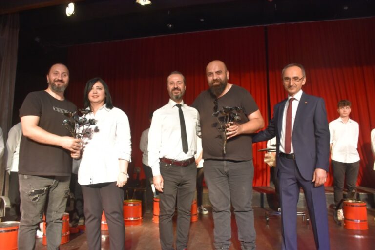  TOPHANE MTAL ÖĞRENCİLERİ ATIK MALZEMELERİ SANATA DÖNÜŞTÜRDÜ
