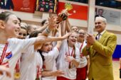 U11 KIZLARI ŞAMPİYONLUK KUPALARINI BAŞKAN ŞÜKRÜ ERDEM’DEN ALDILAR
