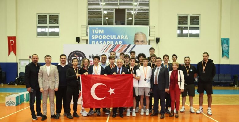 Kardeş Kentler Basketbol Turnuvası kupa töreni ile tamamlandı