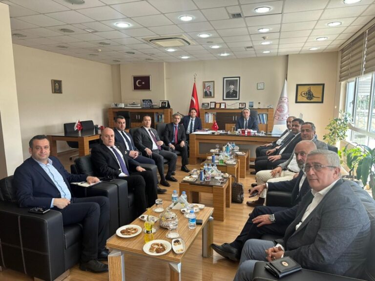 Gemlik’te Yat Limanı Yapılması için Görüşmeleri Sürüyor