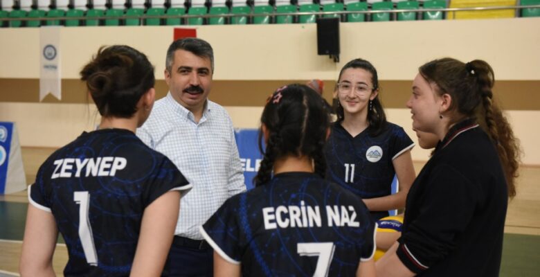 OKUL SPORLARI İLÇE ŞENLİKLERİ DEVAM EDİYOR