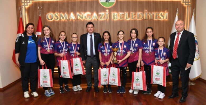 Şampiyon öğrencilerden Başkan Aydın’a ziyaret