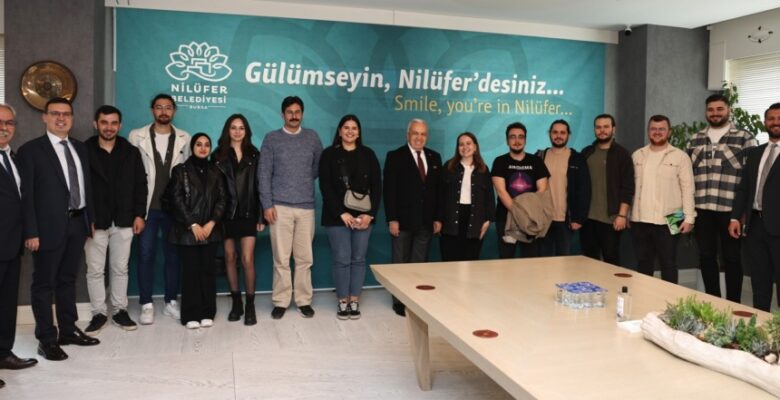 Başkan Şadi Özdemir’den gençlere  “Yanınızdayız” mesajı