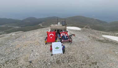 Osmangazili dağcılar 19 Mayıs’ı Uludağ zirvede kutladı