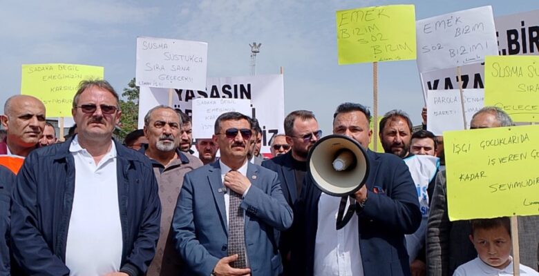 LİMAN İŞÇİSİ HAKLARINI ARIYOR