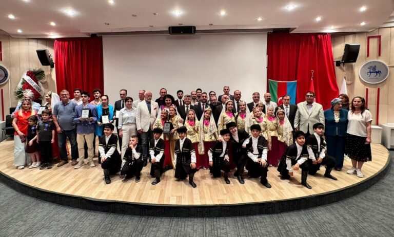 Azerbaycan’ın Bağımsızlığının 106. Yıldönümü İzmir’de Kutlandı