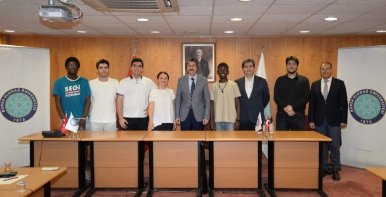 Avrupa’da yarışmaya hazırlanan gençlere iş dünyasından destek