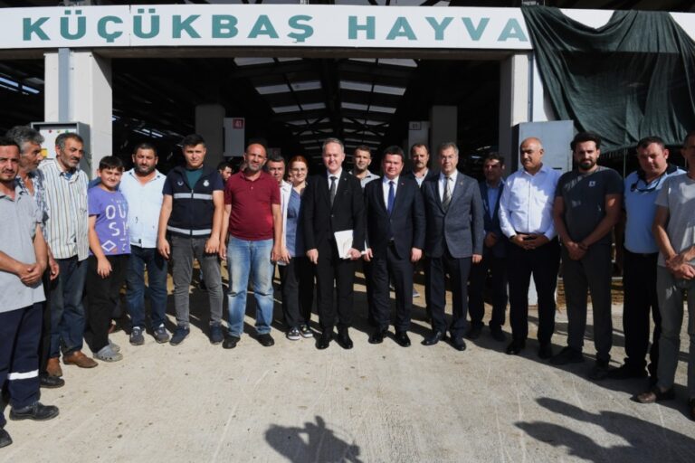 Başkan Erkan Aydın’dan kurban pazarına ziyaret