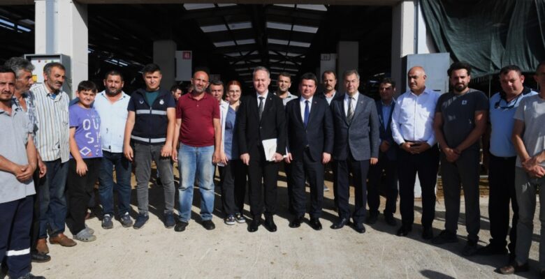 Başkan Erkan Aydın’dan kurban pazarına ziyaret