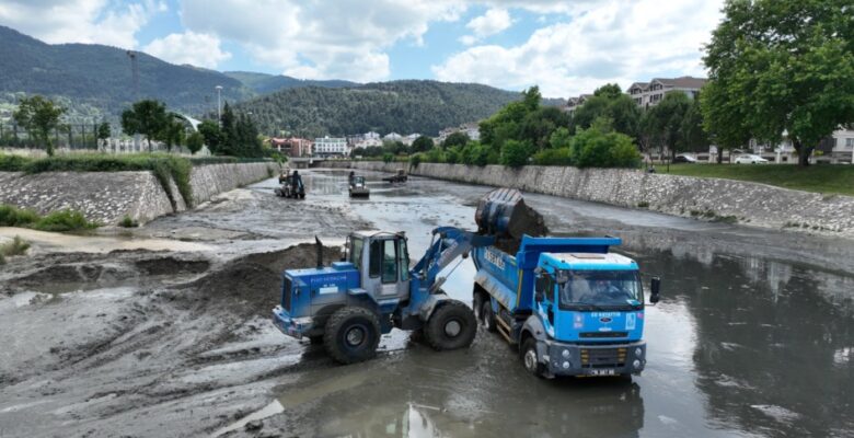 BUSKİ’den derelere yaz temizliği