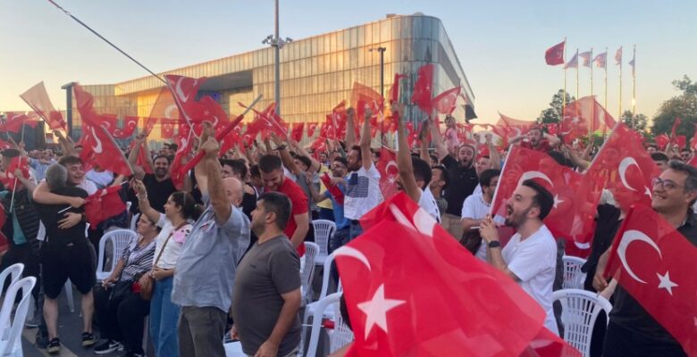 Bursa’da milli heyecan dev ekranda yaşandı