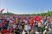 Bursalılar Türkiye – Portekiz maçını dev ekranlarda izledi