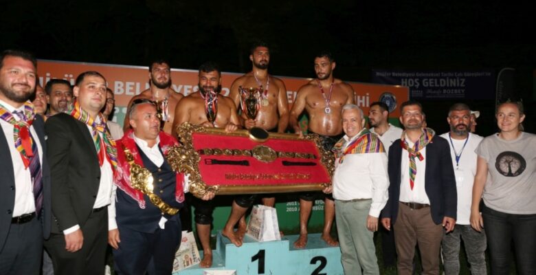 62. Geleneksel Tarihi Çalı Güreşleri’nin başpehlivanı Enes Doğan